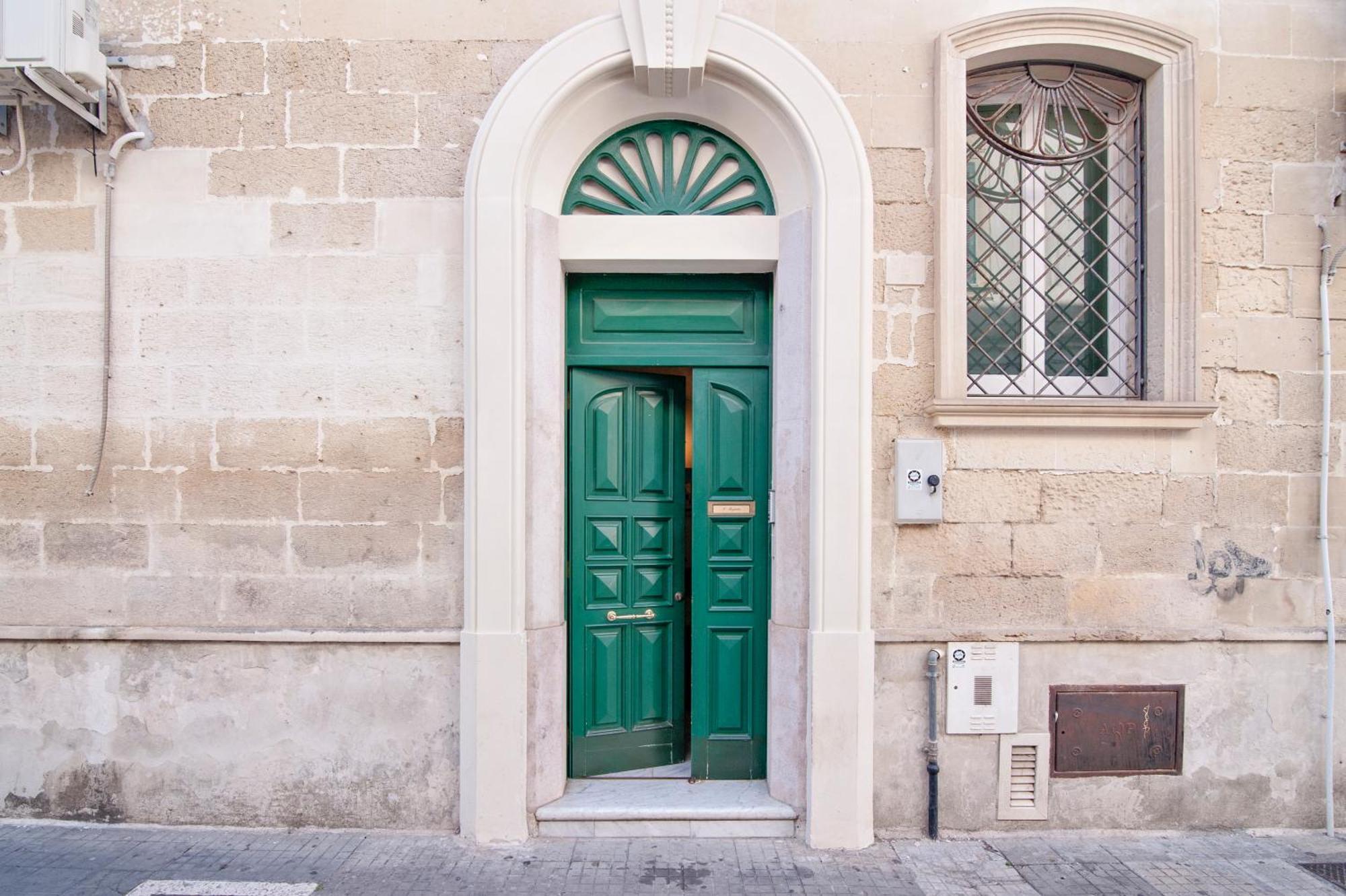 The Golden Hour, Luxury Apartment With A Panoramic View Lecce Extérieur photo